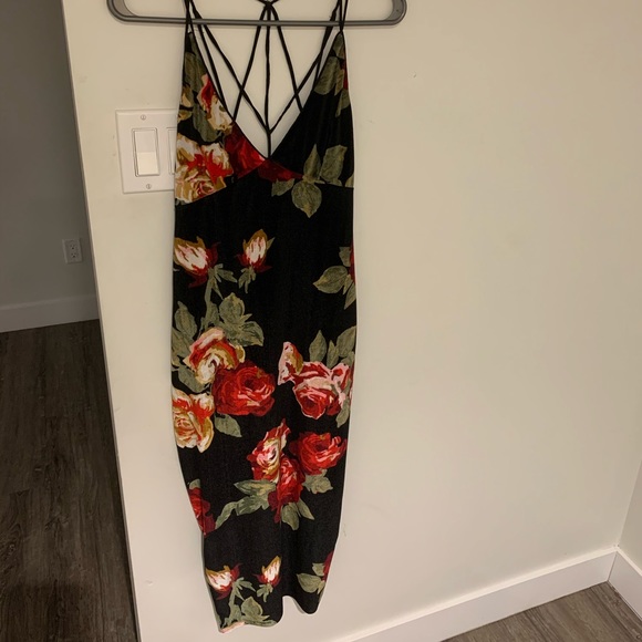 Woman’s Dress - Picture 2 of 4